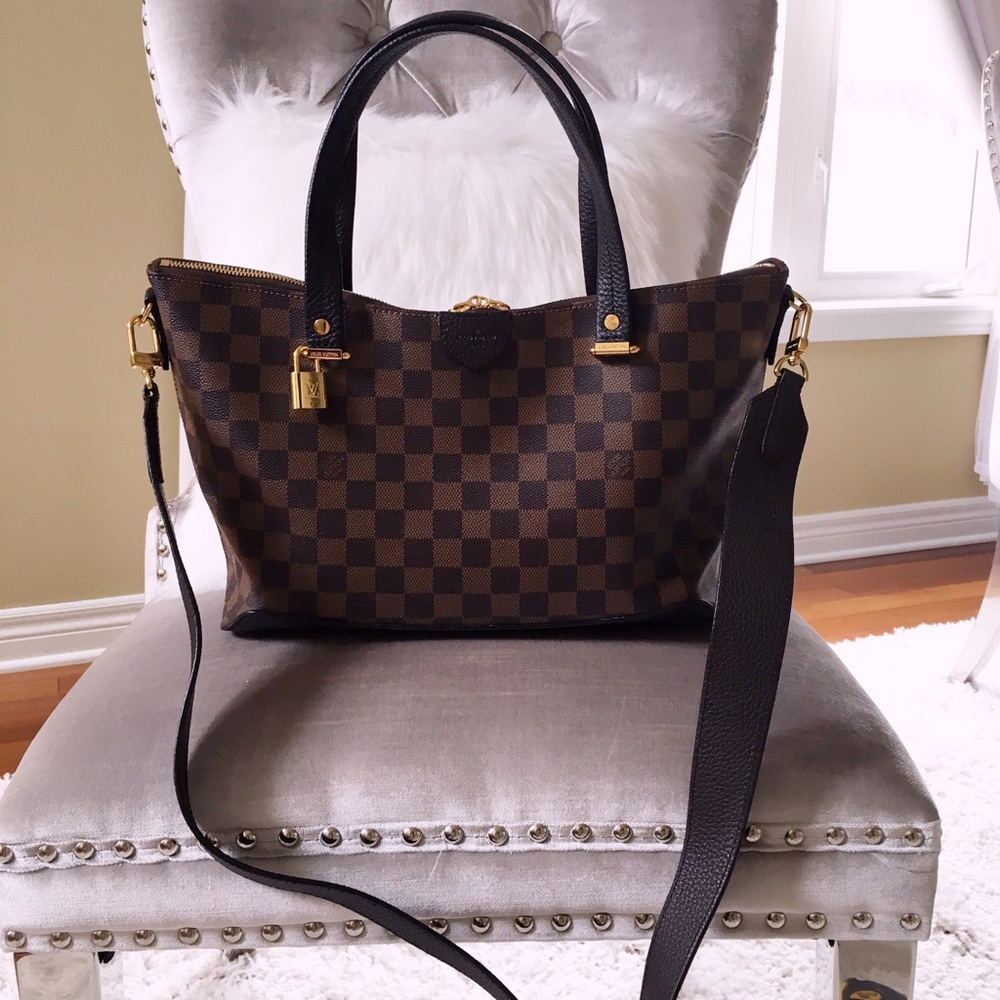 LV bag with shoulder strap / ebene